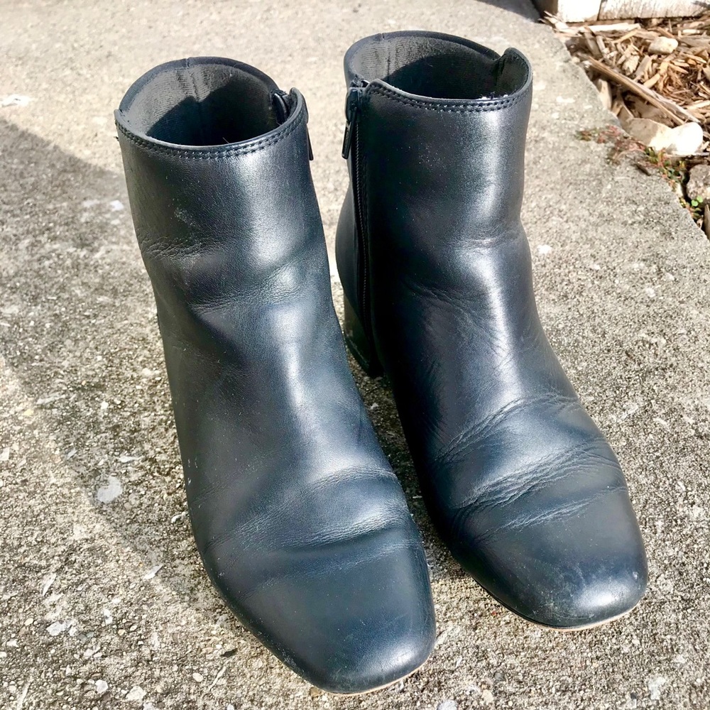 Clarks Chelsea Boots US Women’s Size 8 Black